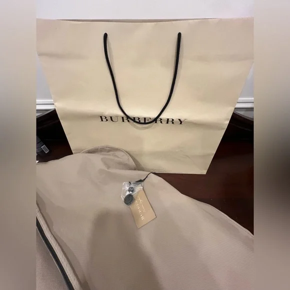 Burberry cashmere detachable shawl collar coat. Size 6 - Picture 3 of 17